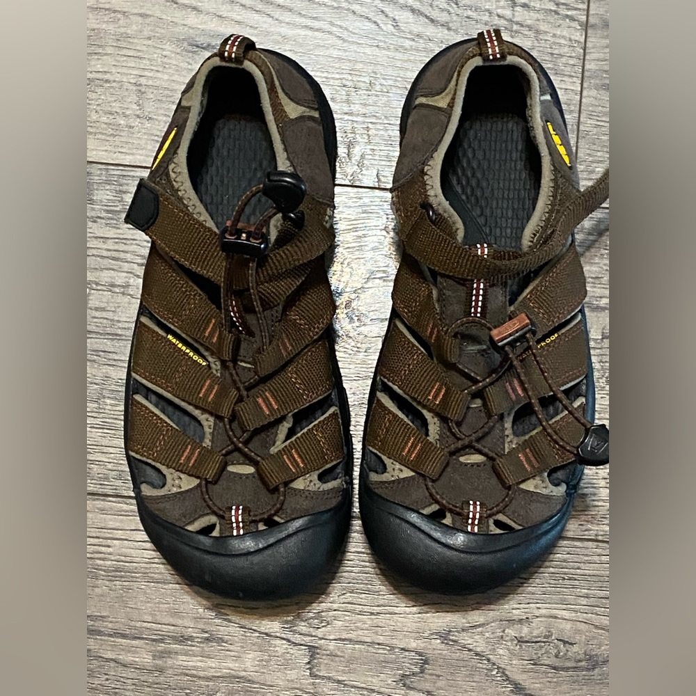 KEEN Newport H2 Brown Sandals Sz 5